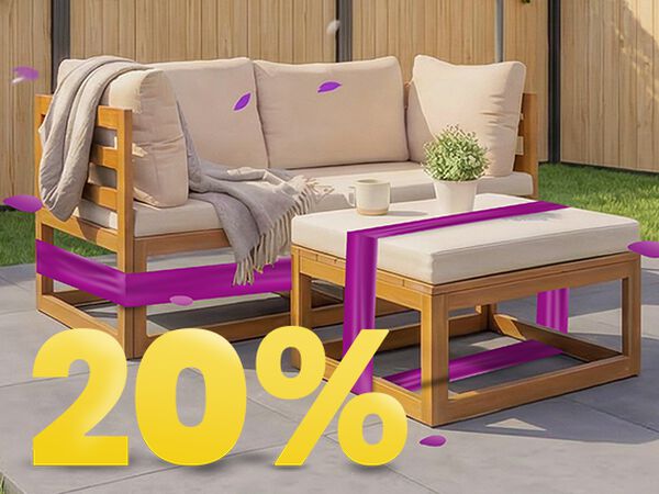 Outdoorbanner met een loungeset van hout met beige kussens en een bijpassende tafel onder een grote witte parasol, afgewerkt met een paarse band en een grote gele &lsquo;20%&rsquo;-kortingstekst in de hoek. Klik om de producten in de collectie te bekijken.