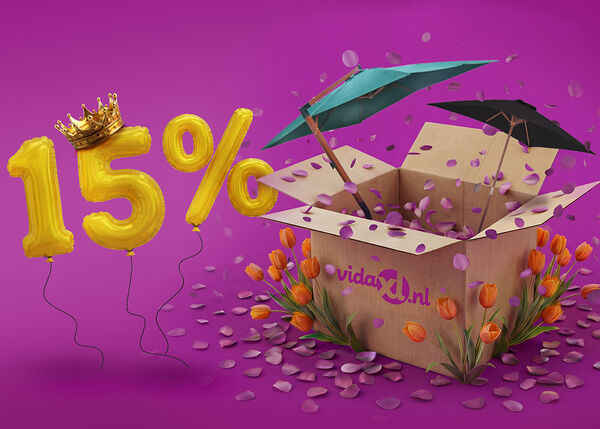 Geopende vidaXL-doos met 2 tuinparasols die eruit springen, omringd door tulpen en paarse bloemblaadjes. Gele ballonnen tonen een korting van 15% met een koningskroon erbovenop. 