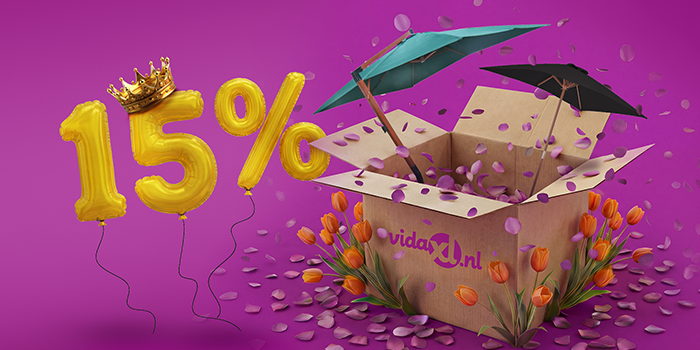 Geopende vidaXL-doos met 2 tuinparasols die eruit springen, omringd door tulpen en paarse bloemblaadjes. Gele ballonnen tonen een korting van 15% met een koningskroon erbovenop. Klik om de producten in de aanbieding te bekijken.