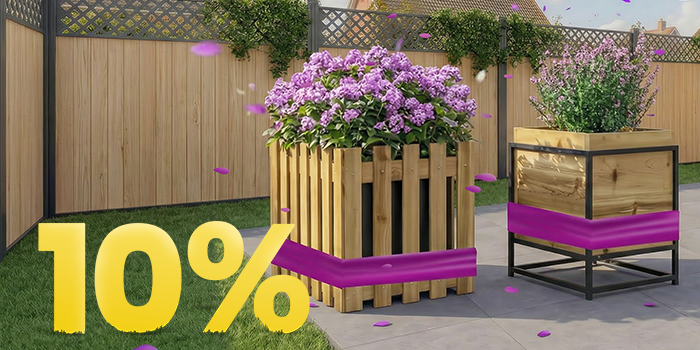 Outdoorbanner met twee houten plantenbakken gevuld met paarse bloemen, met een grote gele ‘10%’-kortingstekst in de hoek. 